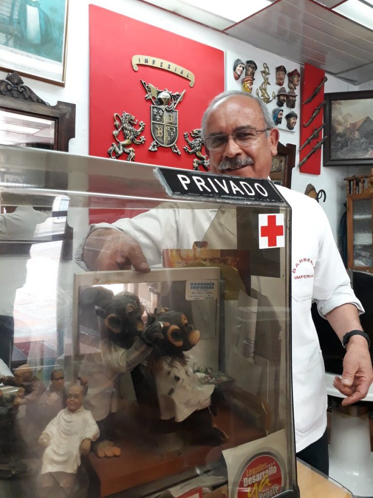 Algunos objetos de la Barbería Imperial