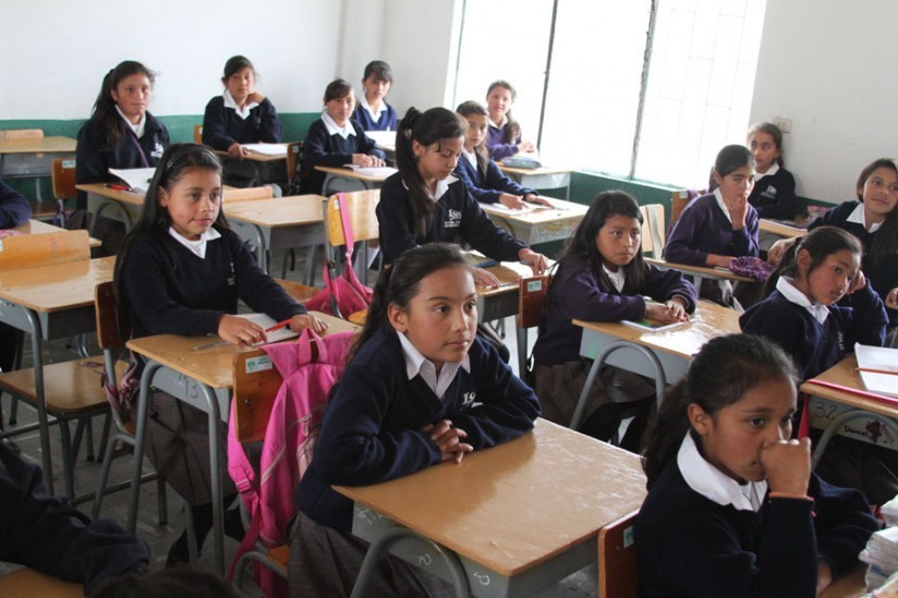 estudiantes-colegios_r0